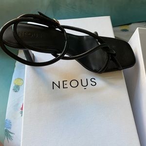NEOUS LEATHER HEELS